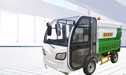 High-pressure cleaning vehicle